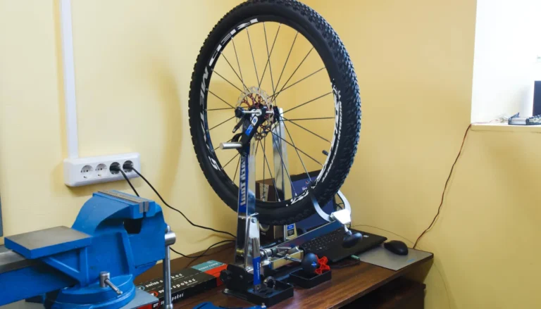 Стенд для правки велосипедных колес