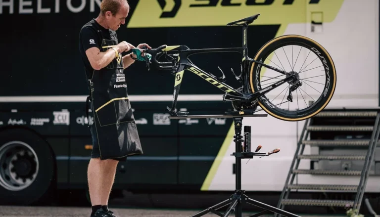 Стенд для ремонта велосипеда